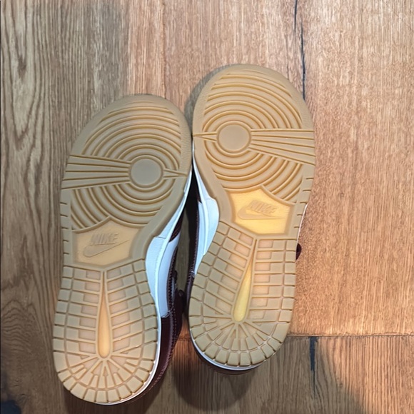 Nike Dunk Women’s White Sneakers - Picture 5 of 7